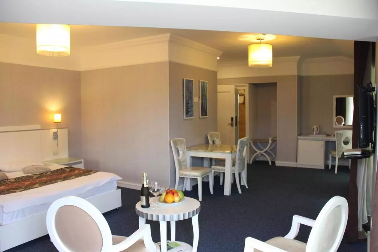 AMBER_SHABAVIZ (14).jpg